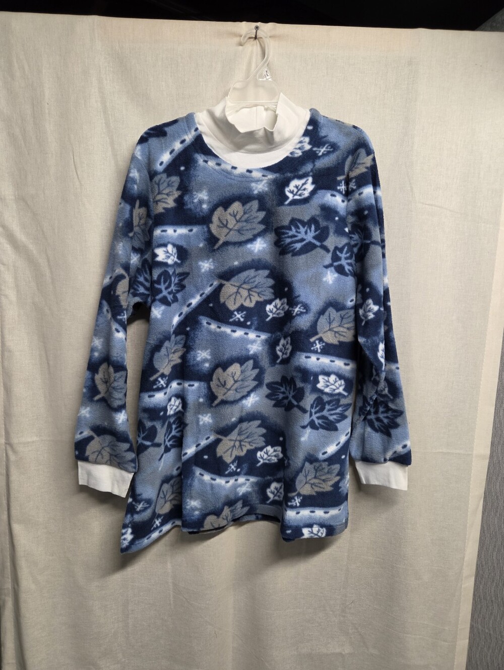 Blair Blue Leaf-Print Fleece Long-Sleeve Top with White Mock Collar